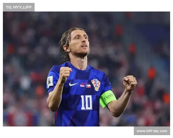 终场哨响，克罗地亚老将莫德里奇跪地掩面